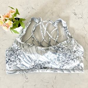 Lululemon Free To Be Wild Bra Grey White Floral NWT Size 8